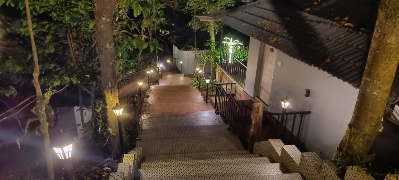The Mountain Shades Resort Мадікері Екстер'єр фото